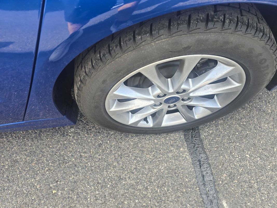 Used 2017 Ford Fusion SE FWD image 29