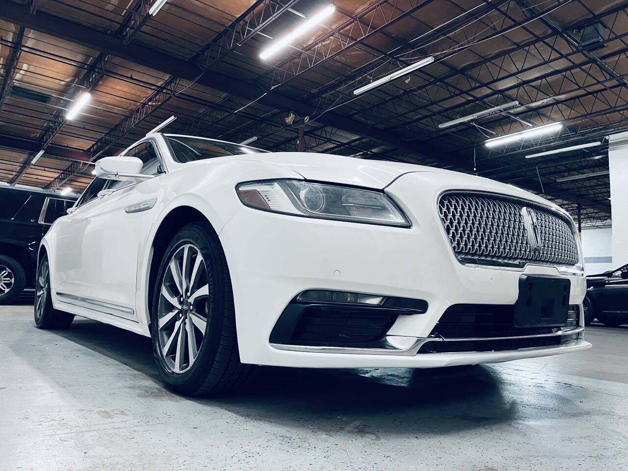 Used 2019 Lincoln Continental Premiere FWD image 10