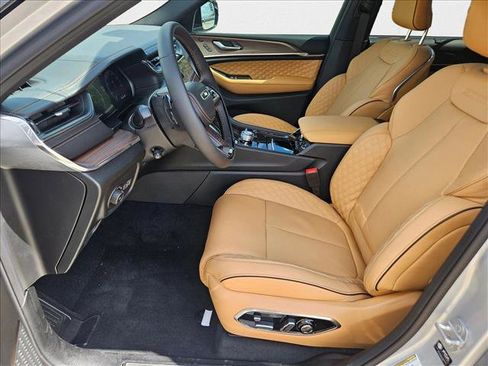 New 2025 Jeep Grand Cherokee Summit w/ Luxury Tech Group V image 18