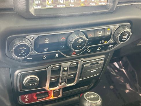 Used 2020 Jeep Gladiator Mojave AWD/4WD image 16
