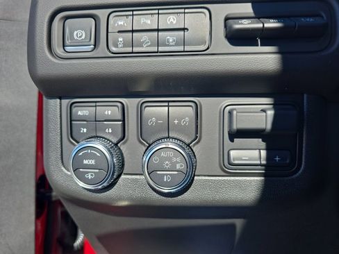 Used 2024 GMC Yukon AT4 w/ AT4 Premium Plus Package image 26