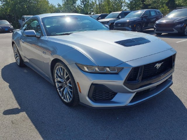 Used 2025 Ford Mustang GT Premium RWD image 3
