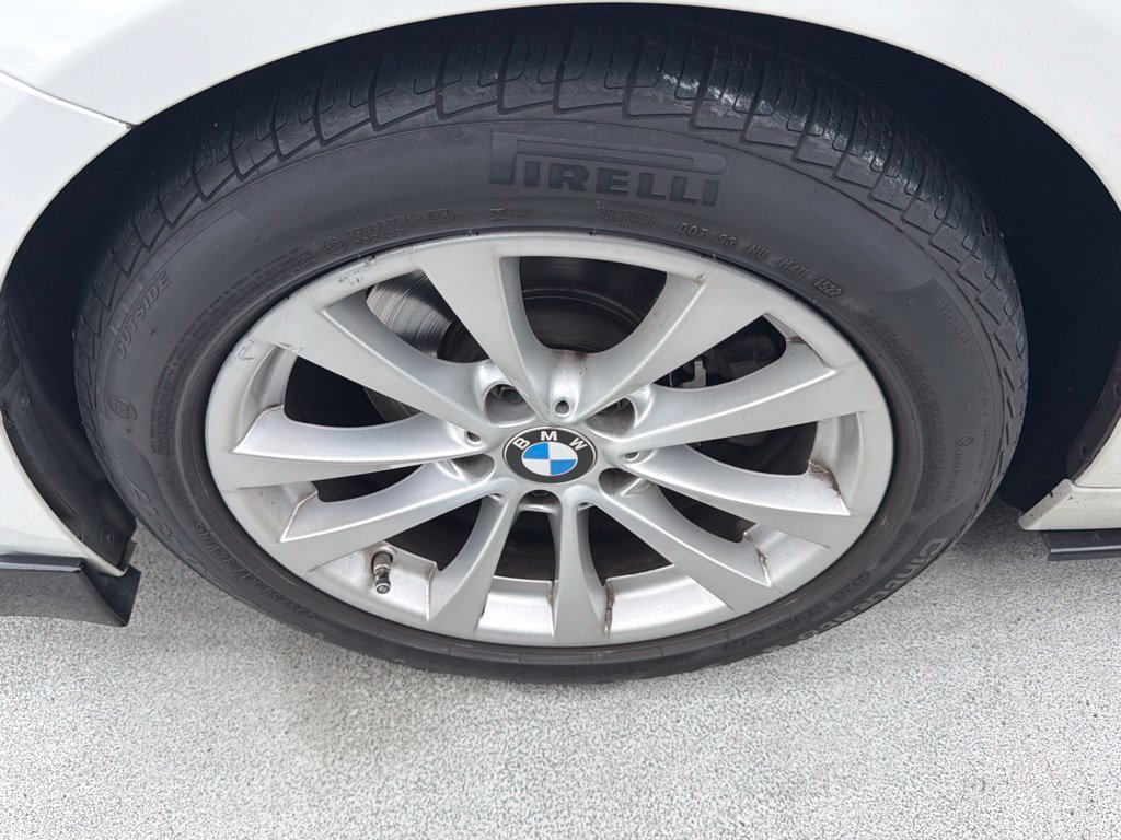 Used 2016 BMW 320i Sedan RWD image 4