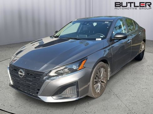 Used 2024 Nissan Altima 2.5 SV FWD image 1
