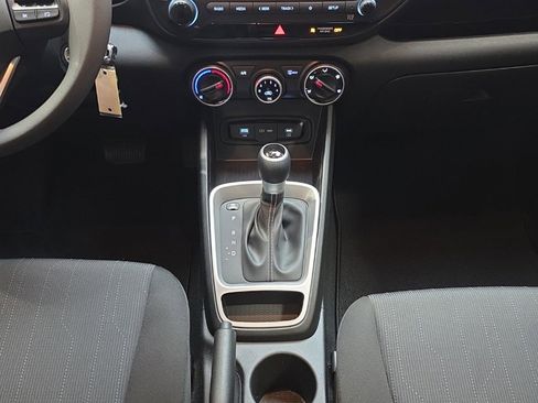 Certified 2025 Hyundai Venue SE image 21