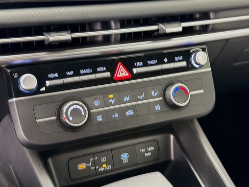 Used 2025 Hyundai Santa Cruz SE FWD image 18