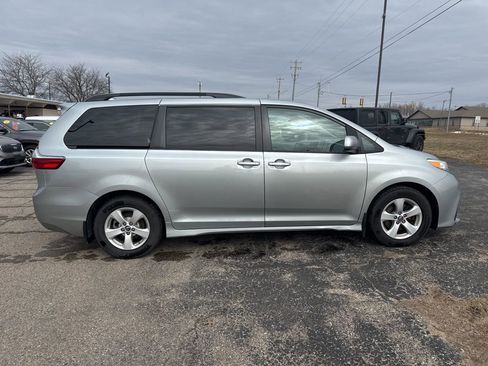 Used 2020 Toyota Sienna LE image 7