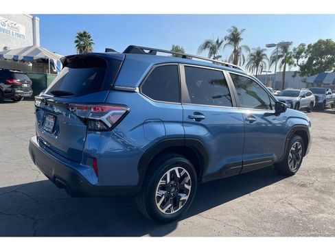 Used 2025 Subaru Forester Premium image 5