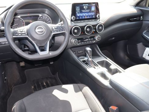 Used 2025 Nissan Sentra SR FWD image 4