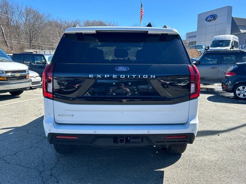 Used 2025 Ford Expedition Active image 3