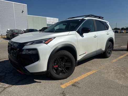 Used 2025 Nissan Rogue SV AWD/4WD image 1