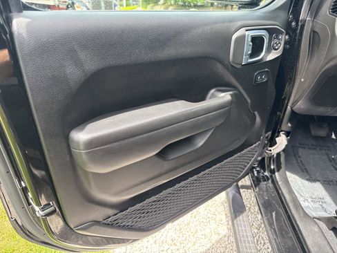 Used 2022 Jeep Wrangler Unlimited Sport w/ Sun And Sound Package AWD/4WD image 16