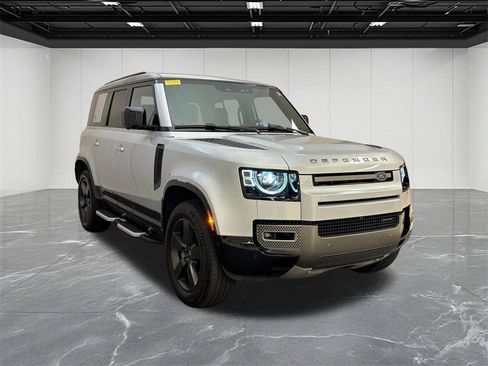 Used 2023 Land Rover Defender 110 X-Dynamic SE image 10