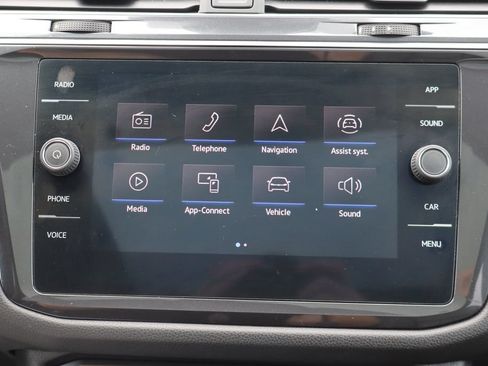 Used 2022 Volkswagen Tiguan SE AWD/4WD image 12