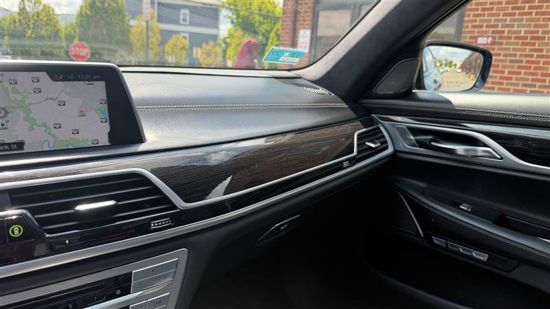 Used 2018 BMW 750i RWD image 39
