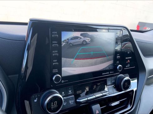 Used 2021 Toyota Highlander XLE FWD image 26