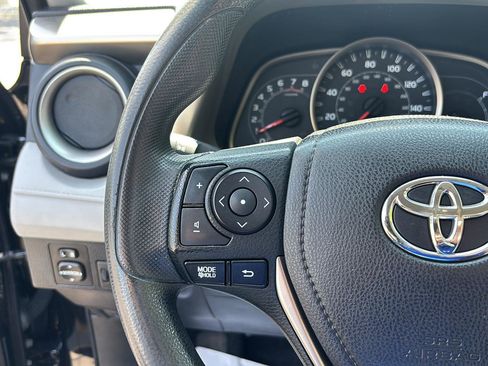 Used 2015 Toyota RAV4 LE FWD image 26