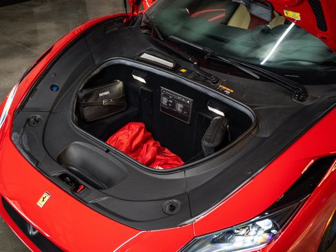 Used 2022 Ferrari F8 Tributo RWD image 22