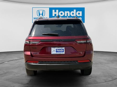 Used 2025 Jeep Grand Cherokee Altitude AWD/4WD image 6