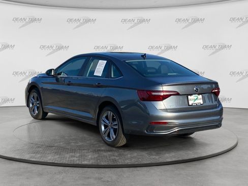 Used 2024 Volkswagen Jetta SE w/ Panoramic Sunroof Package FWD image 6