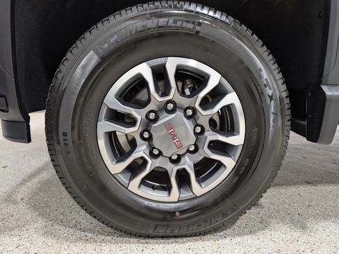 Used 2024 GMC Sierra 3500 SLT w/ SLT Convenience Package image 9