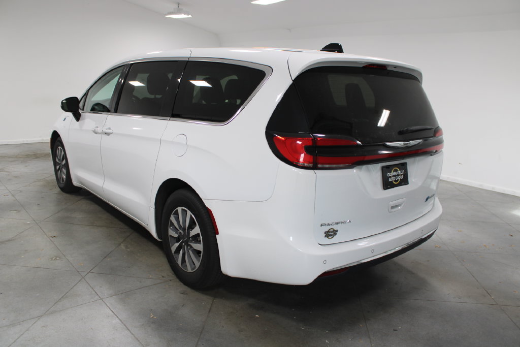 Used 2023 Chrysler Pacifica Touring-L FWD image 7