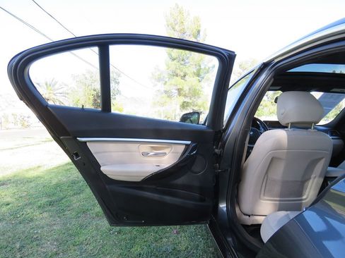 Used 2017 BMW 330i xDrive Sedan AWD/4WD image 18