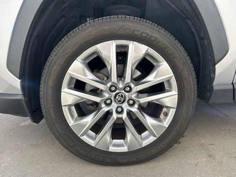 Used 2019 Toyota RAV4 Limited AWD/4WD image 11