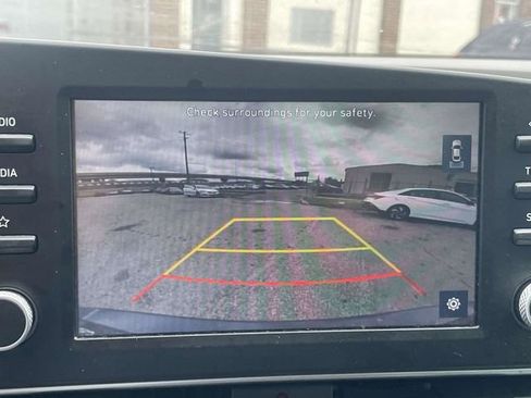Used 2023 Hyundai Elantra SEL FWD image 20