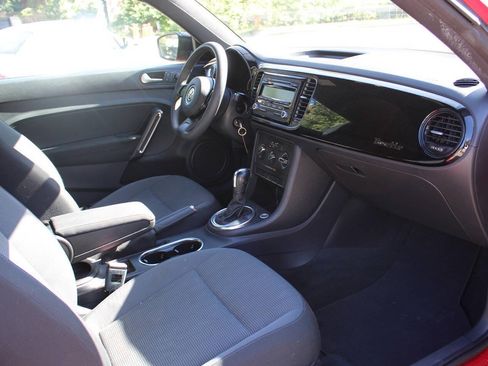 Used 2014 Volkswagen Beetle 2.5 FWD image 24