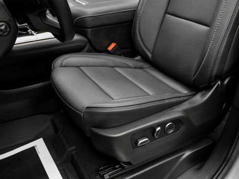 Used 2025 GMC Yukon Denali w/ Sun & Power Step Package image 33