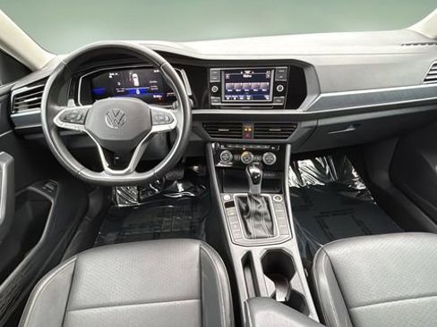 Used 2024 Volkswagen Jetta SE image 16