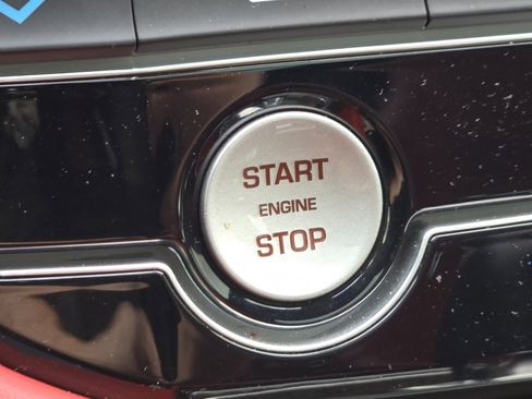 Used 2020 Jaguar F-PACE SVR image 24