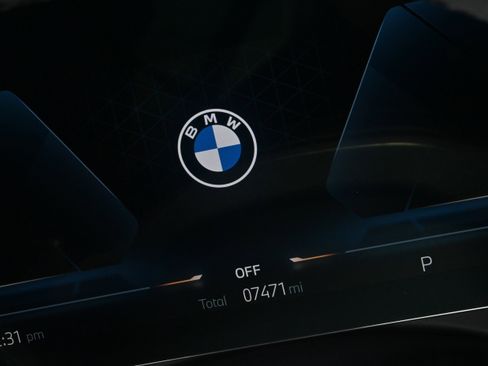 Used 2025 BMW 530i w/ Premium Package RWD image 32