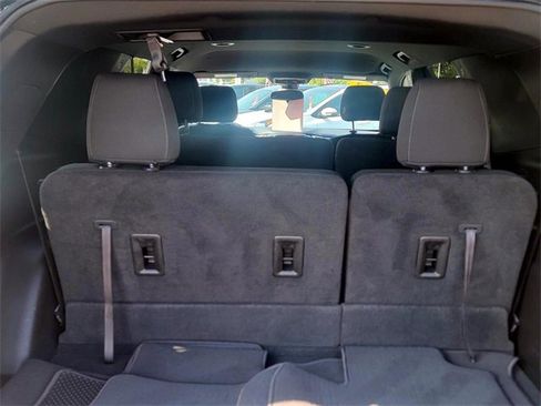 Used 2023 Chevrolet Traverse LT image 9