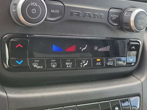 Used 2024 RAM ProMaster 2500 w/ Convenience Group FWD image 21