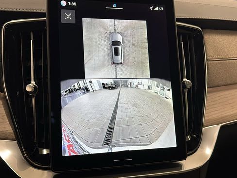 Used 2026 Volvo XC90 B6 Plus w/ Protection Package Premier image 18