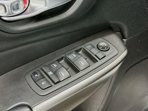 Used 2020 Jeep Cherokee Latitude w/ Cold Weather Group image 15