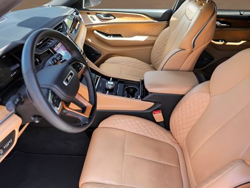 Used 2024 Jeep Grand Cherokee Summit AWD/4WD image 9