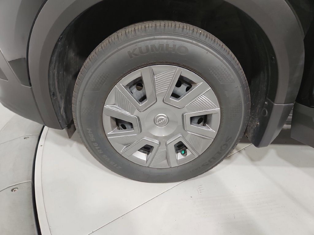 Certified 2025 Nissan Kicks S AWD/4WD image 27
