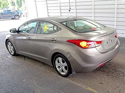 Used 2013 Hyundai Elantra GLS w/ Preferred Pkg FWD image 2