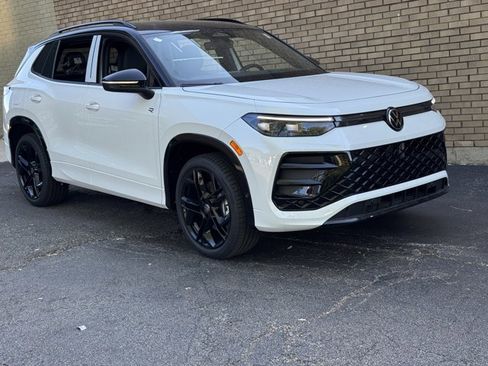 New 2026 Volkswagen Tiguan SE R-Line AWD/4WD image 1