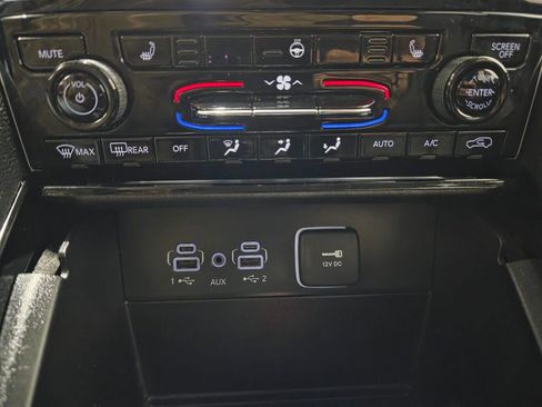 Used 2023 Jeep Grand Cherokee Limited image 37