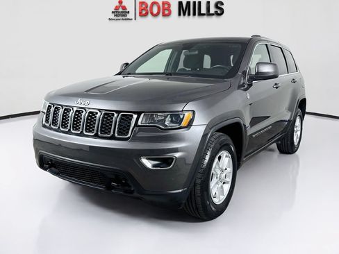 Used 2019 Jeep Grand Cherokee Laredo AWD/4WD image 3