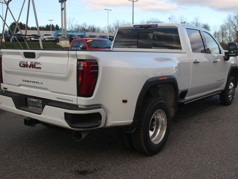 New 2026 GMC Sierra 3500 Denali w/ Denali Reserve Package image 7