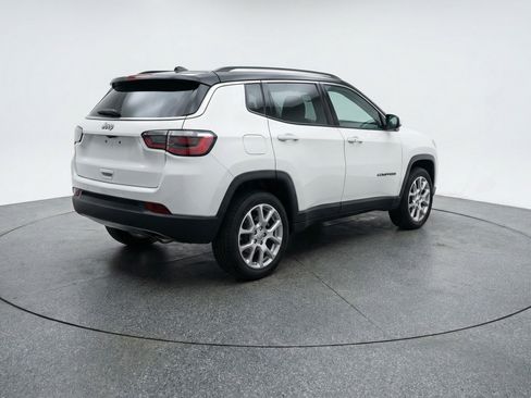 Used 2025 Jeep Compass Limited image 9