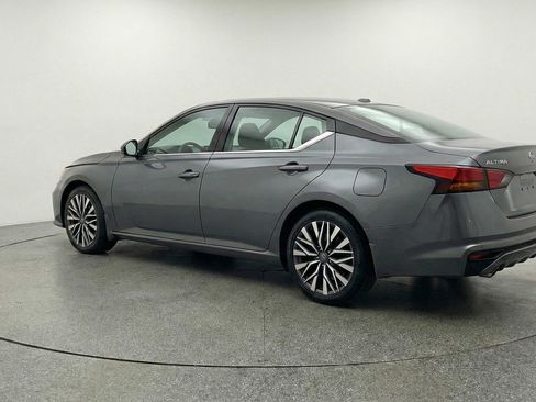 Used 2025 Nissan Altima 2.5 SV FWD image 5