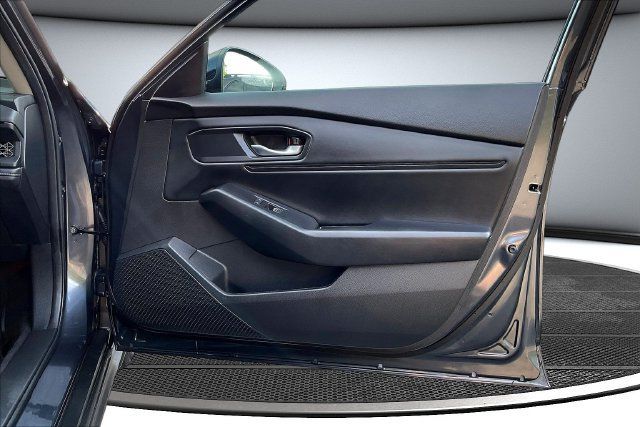 Certified 2025 Honda Accord SE image 30