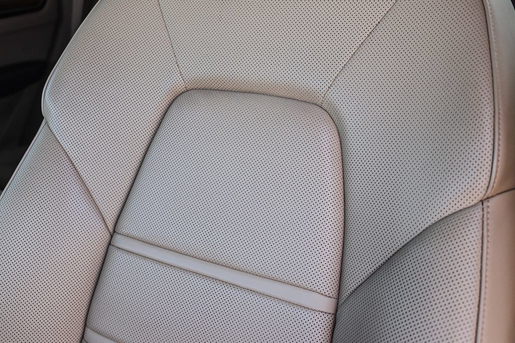 Used 2023 Porsche Cayenne AWD/4WD image 26