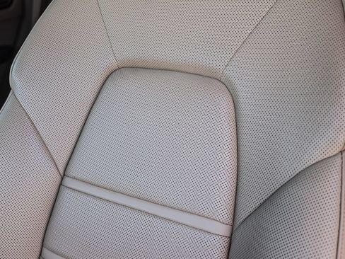 Used 2023 Porsche Cayenne AWD/4WD image 26